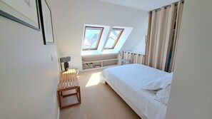 2 bedrooms, free WiFi - CARNAC 3-room apartment - sleeps 4 - sea view balcony (CARNAC)