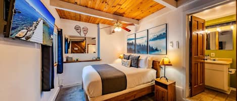 Tabla de planchar con plancha, wifi y ropa de cama