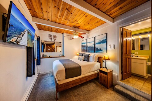 Cozy Tahoe Village Retreat | Fireplace + Deck