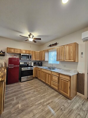 Private kitchen -  The Winchester Ranch House a Charming 3-bedroom in gorgeous Apple Valley (Apple Valley)