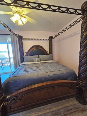 3 bedrooms, Internet, bed sheets -  The Winchester Ranch House a Charming 3-bedroom in gorgeous Apple Valley (Apple Valley)