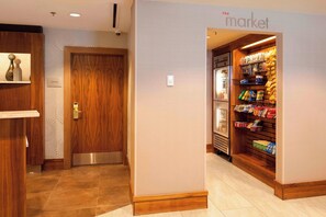 Gift shop - 2 Queen | Marriott Ithaca | Campus Trips, Ithaca Commons, Finger Lakes | 2 Units (Ithaca)