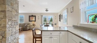 A T Lodge — Vermont Mountain Escape by Killington, Okemo & Cold River
