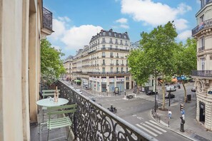 Apartment | Outdoor dining - Charming Apartment Beaubourg - Le Marais (Paris)