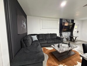 Living area - Vrbo Property (Zephyrhills)