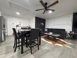 Living area - Vrbo Property (Zephyrhills)