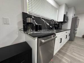 Private kitchen - Vrbo Property (Zephyrhills)