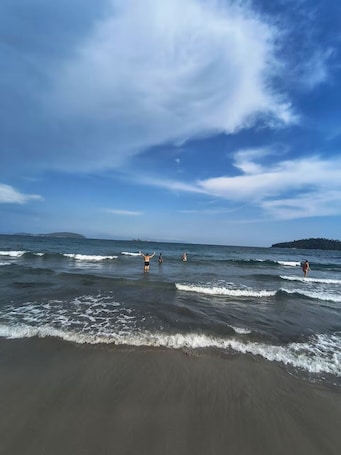 Beach. CURTES REFUGE - 400M FROM THE BEACH