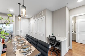 Dining - Luxury 1BR King Bed with Pool, Gym, FreeParking, EVCharger, Stockyards, WorldCup (Fort Worth)