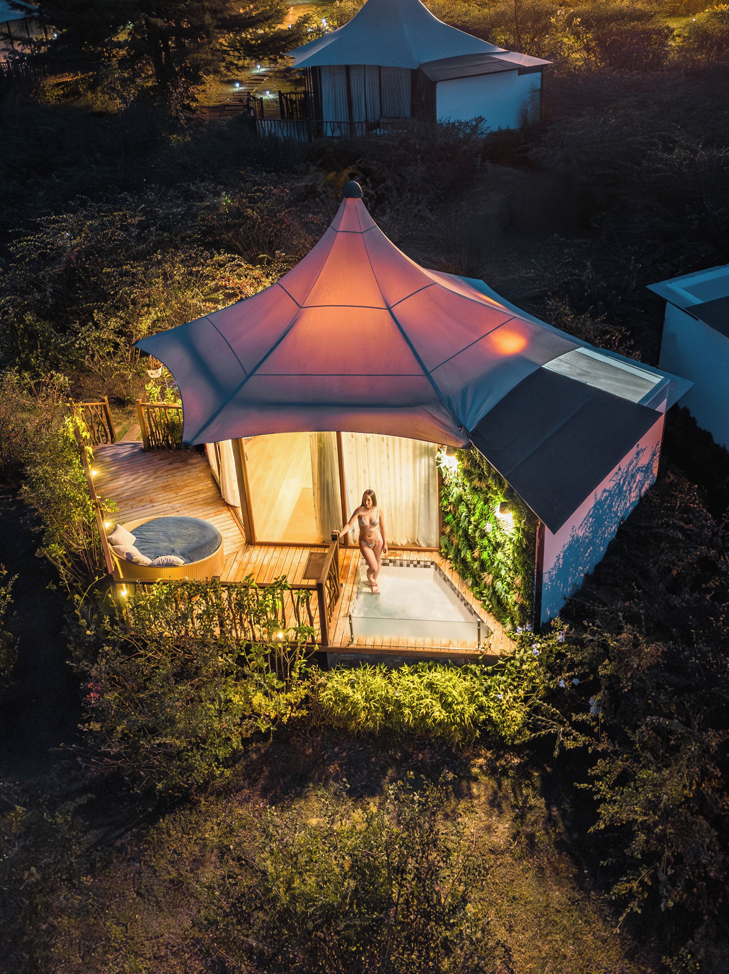 Vila superior, vista para a montanha | Área da propriedade