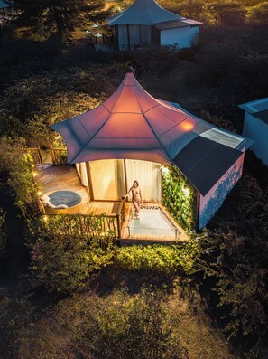 Villa superior, vista a la montaña | Áreas de la propiedad