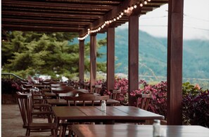 Tempat makan outdoor