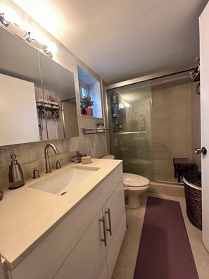 Bathroom - Cozy 1-bedroom condo in Miami Beach-walking distance to the BEACH (Miami Beach)