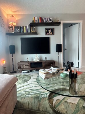 Living area - Cozy 1-bedroom condo in Miami Beach-walking distance to the BEACH (Miami Beach)