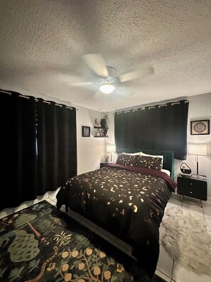 Room - Cozy 1-bedroom condo in Miami Beach-walking distance to the BEACH (Miami Beach)