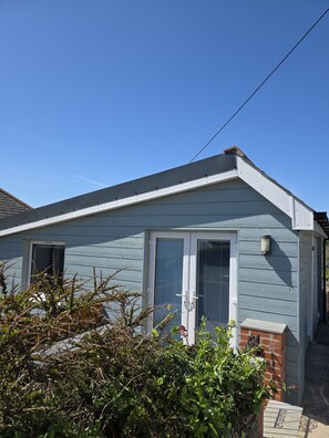 Exterior detail - Downside Annexe, 1 bedroom and private parking near beach (Woolacombe)