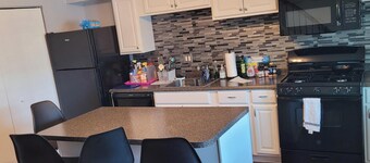 Gorgeous 3-bedroom townhome with AC in friendly Dundalk