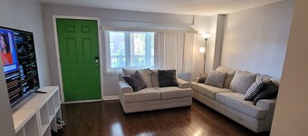 Gorgeous 3-bedroom townhome with AC in friendly Dundalk