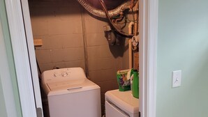 A laundry room with a washing machine, dryer, and a basket. - Gorgeous 3-bedroom townhome with AC in friendly Dundalk (Dundalk)