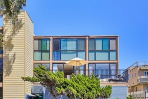Exterior - Mission Beach Condo w/ Outdoor Living (San Diego)