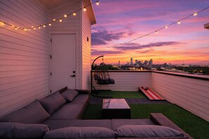 Property grounds - New Luxury Dallas Skyline+Rooftop+Fireplace+Garage+BishopArts (Dallas)