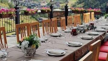 Outdoor dining