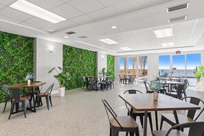 Dining - 24th Floor Beach Front Condo! Amazing Views! (Panama City)