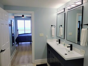 2 bedrooms, iron/ironing board, WiFi, bed sheets - 24th Floor Beach Front Condo! Amazing Views! (Panama City)