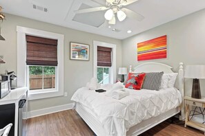 Room - Lovely Isle of Hope Coastal Studio near Wormsloe (Savannah)