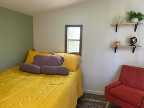 Room - Beautiful 1-bedroom Tiny house with AC in charming Mountain City (Mountain City)