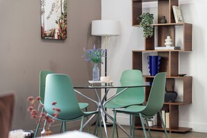 Dining - Designer Townhome w/Rooftop by UCLA & Beverly Hills (Los Angeles)