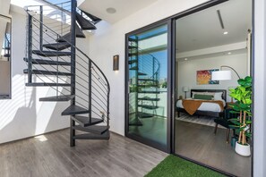 Room - Designer Townhome w/Rooftop by UCLA & Beverly Hills (Los Angeles)