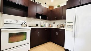 Private kitchen - Modern Stay Near Hard Rock - BBQ & Game Room (Opa-locka)