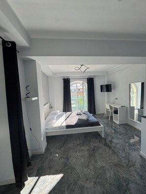 Room - ✨ Apartments in the heart of Genoa, quiet area close to station and transportation ✨ (Genova)