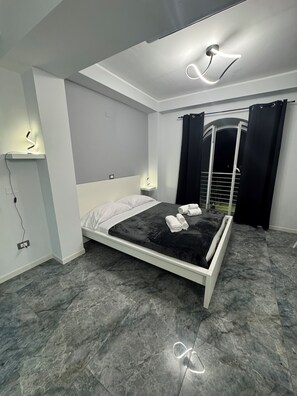 Room - ✨ Apartments in the heart of Genoa, quiet area close to station and transportation ✨ (Genova)