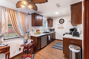 Fridge, microwave, oven, stovetop - 4BR House Near San Antonio Fiesta & Lackland AFB (San Antonio)