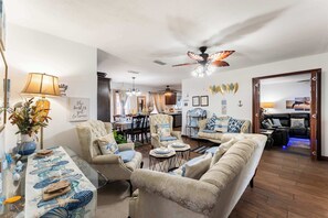 TV, offices - 4BR House Near San Antonio Fiesta & Lackland AFB (San Antonio)