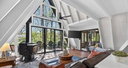 Lakeside Chalet with Hot Tub at Innsbrook Resort | Fireplace | Screened Porch