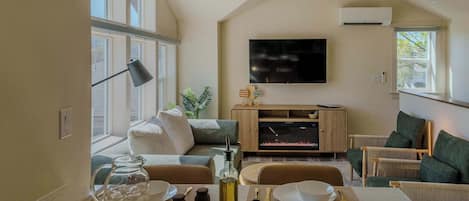 TV, fireplace