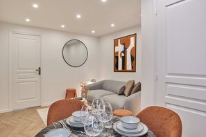 Apartment | Interior - Modern Suite Center of Paris Montmartre (Paris)