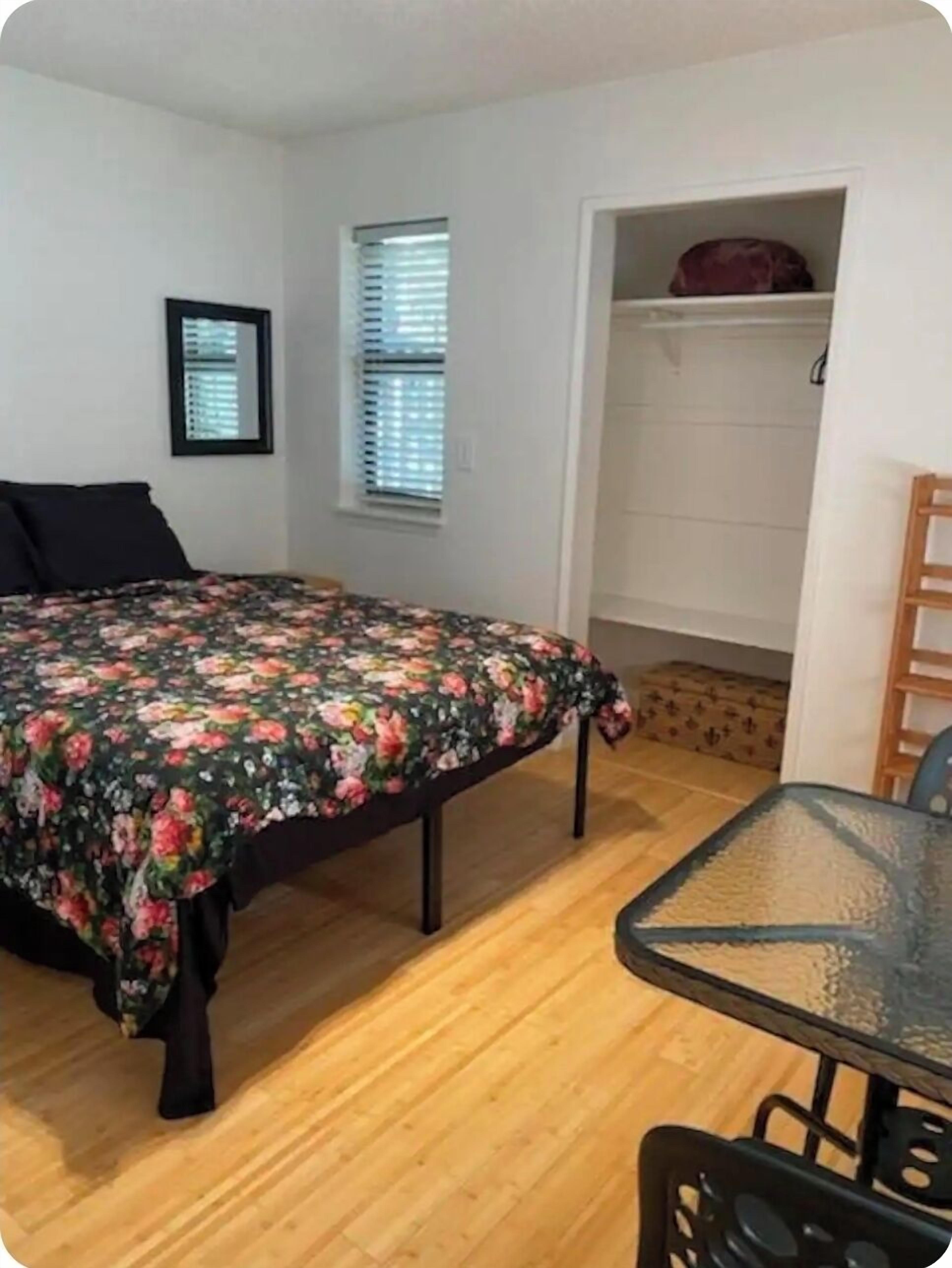 2 quartos, ferros/tábuas de passar roupa, Wi-Fi, roupa de cama