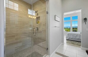 Shower, towels - Palm Range | EV Charger, Golf Views, BBQ, at PGA West! (La Quinta)