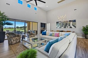 Smart TV, fireplace - Palm Range | EV Charger, Golf Views, BBQ, at PGA West! (La Quinta)