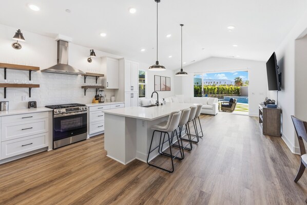 Fridge, microwave, oven, stovetop - Luxe Paradiso: Pool, Spa, Pickleball, BBQ, Games! (Indio)