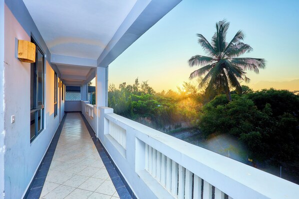 Property grounds - Stylish Coastal Escape with Pool Near Diani Beach (Ukunda)