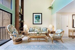 Living area - Kihei Garden Estates G205 Close to Beach and Stores (Kihei)