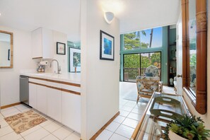 Interior - Kihei Garden Estates G205 Close to Beach and Stores (Kihei)