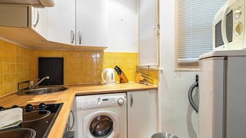 Apartemen | Dapur pribadi | Lemari es, microwave, oven, dan kompor