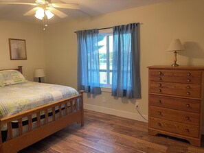 Room - Charming 3-bedroom lake front property on Middle Lake.  Private beach and dock. (Twin Lake)