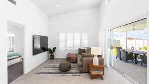 Smart TV - Casa Azul - Sun, Swim & Coastal Ease (Burrill Lake)